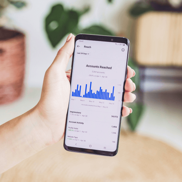 Ilustración de código y diseño web
